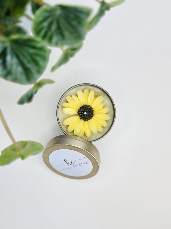 eco-friendly floral soy candle gift for birthdays and anniversaries