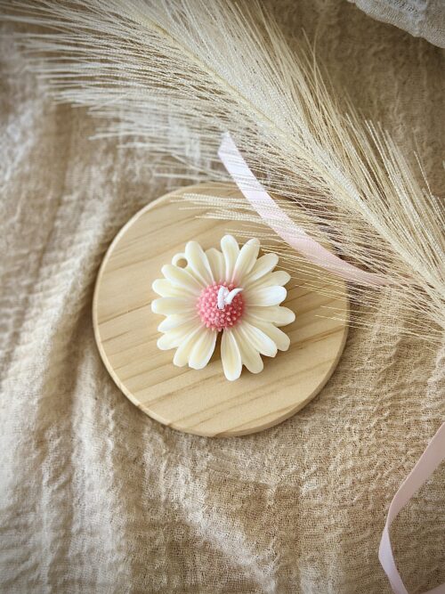 Daisy Candle Krisha Essence