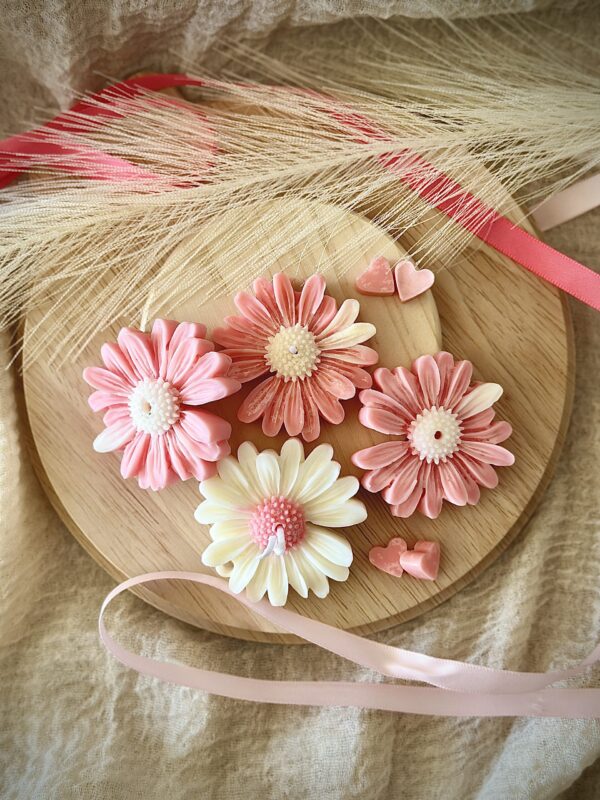 Daisy Candle Krisha Essence