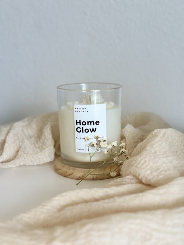 Home Glow floral soy candle with orchid vanilla and seasalt scent – white rose and daisy toppings – hand-poured in Perth