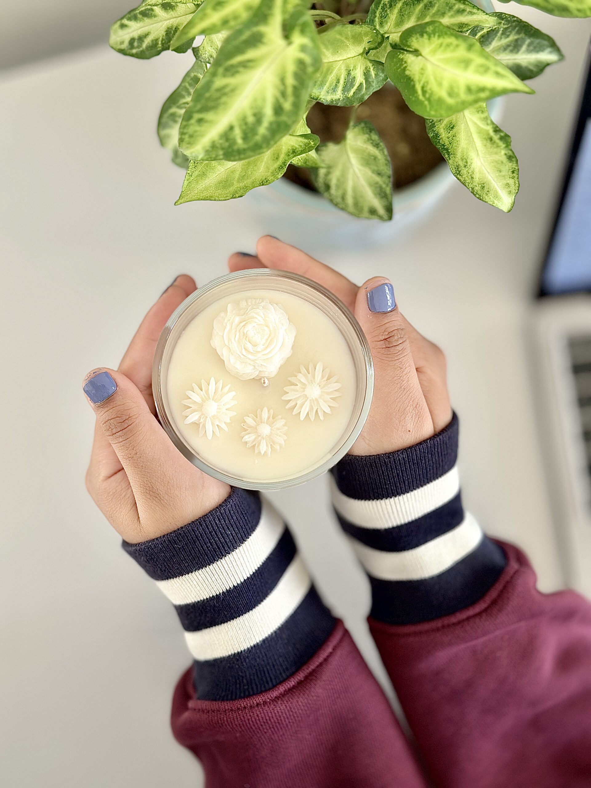 Home Glow floral soy candle with orchid vanilla and seasalt scent – white rose and daisy toppings – hand-poured in Perth