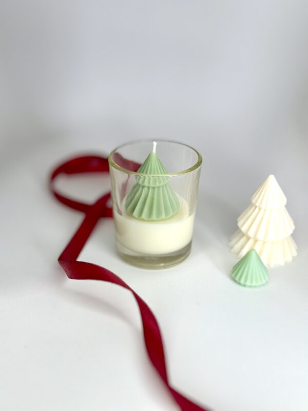 Nordic pine mini candle Krisha Essence close up