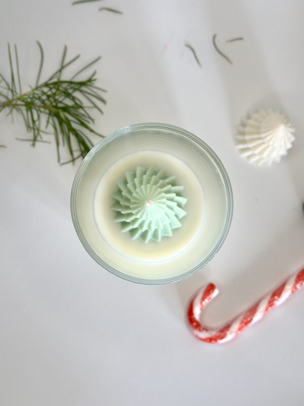 Christmas candle by Krisha Essence featuring Nordic pine and vanilla scent