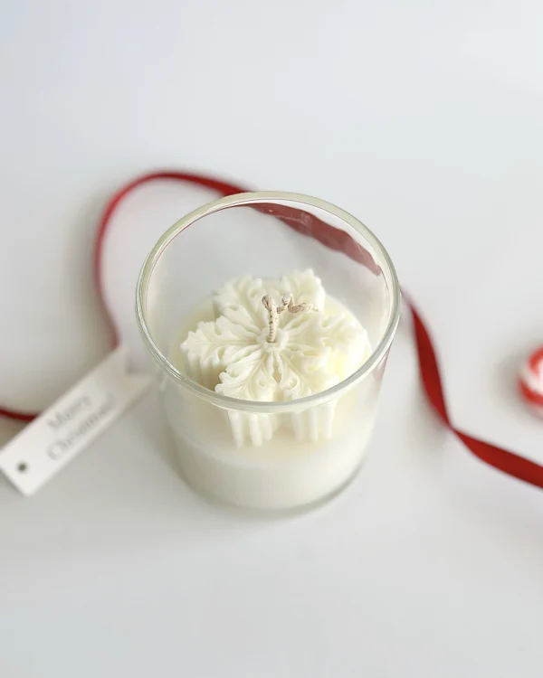 snowflake-christmas-candle-with-gift-tag Hand poured snowflake candle perth, detailed soy wax snowflake topper with Merry Christmas gift tag