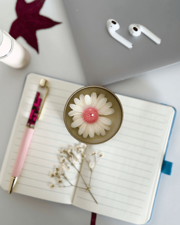 Daisy Bloom Morning Light wedding candle favour — classic white and yellow daisy wax topping, hand-poured soy bonbonniere Perth WA Krisha Essence