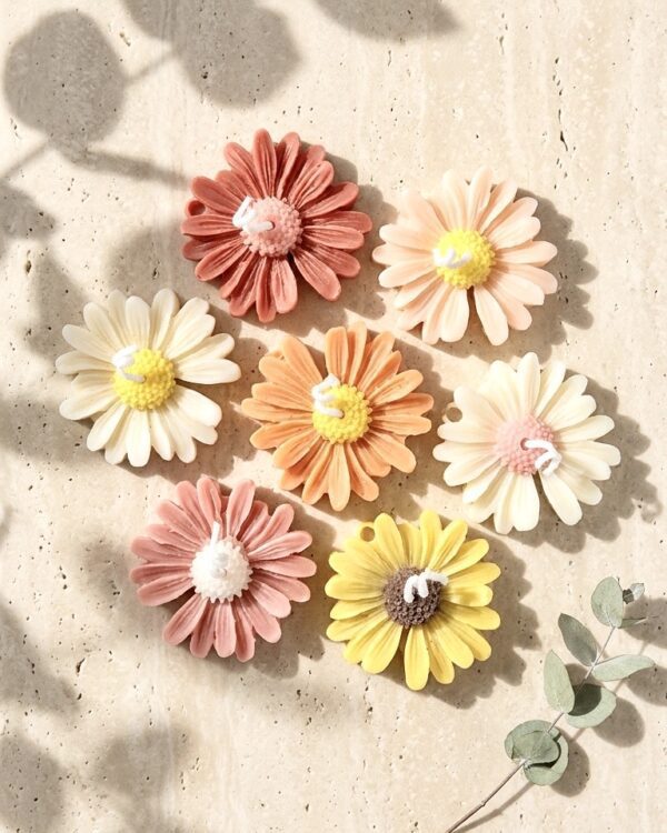 Bulk mini daisy soy candle favours Australia — sculptural wax daisy event candle pack wedding baby shower Perth Krisha Essence