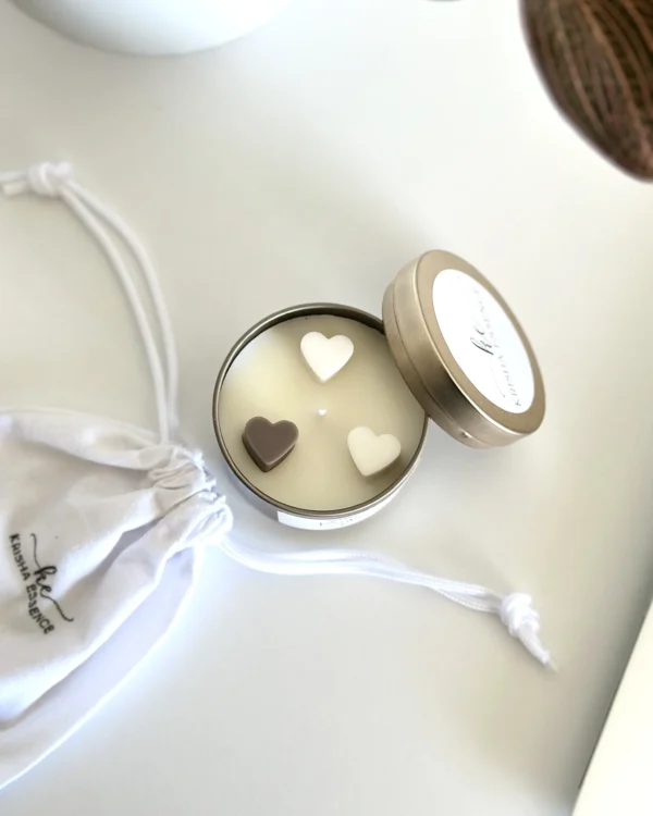 vanilla-latte-candle-gold-tin-heart-toppers-gift-bag-perth-krisha-essence. Vanilla latte candle in gold travel tin with three wax heart toppers and Krisha Essence gift bag, hand-poured soy candle made in Perth Western Australia